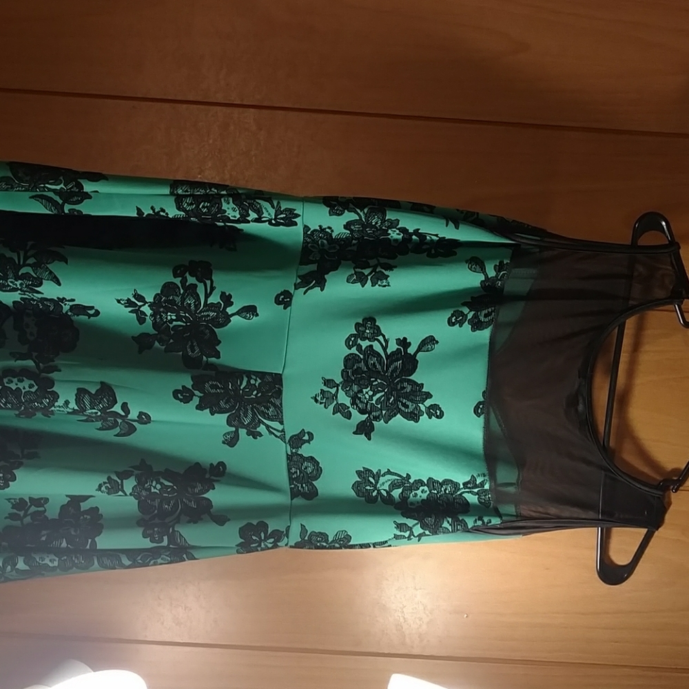 Dress - Picture 2 of 3